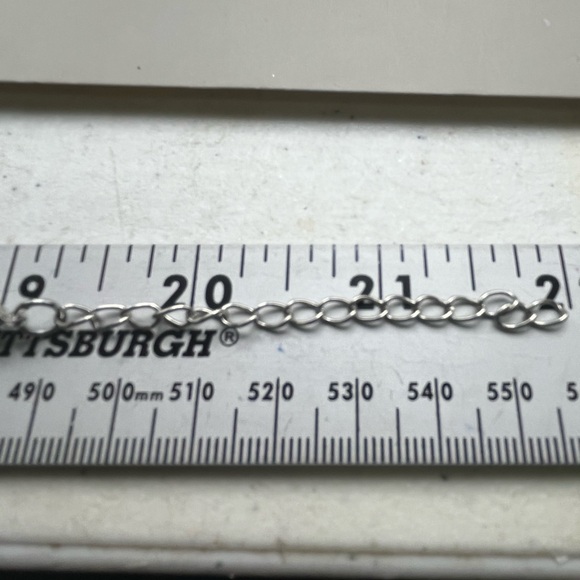 Elegant Silver and Green Necklace Set - Picture 3 of 3